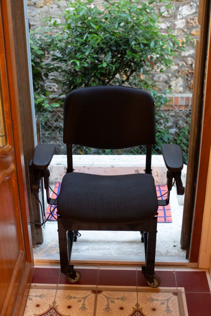 chaise releveuse - dimensions